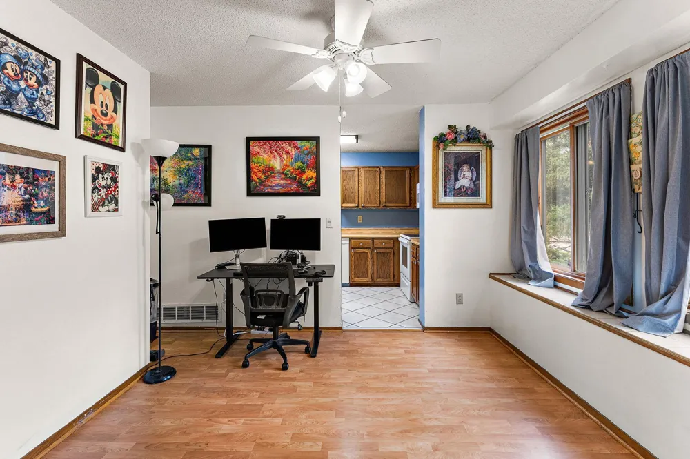 2460 Crestwood Drive North Saint Paul, MN 55109