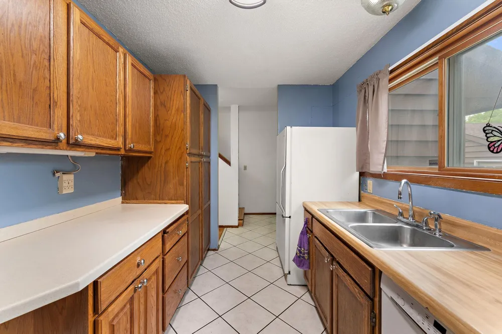 2460 Crestwood Drive North Saint Paul, MN 55109