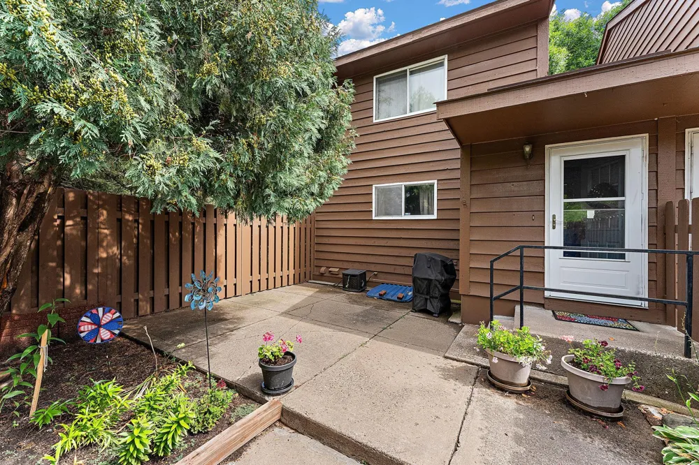 2460 Crestwood Drive North Saint Paul, MN 55109