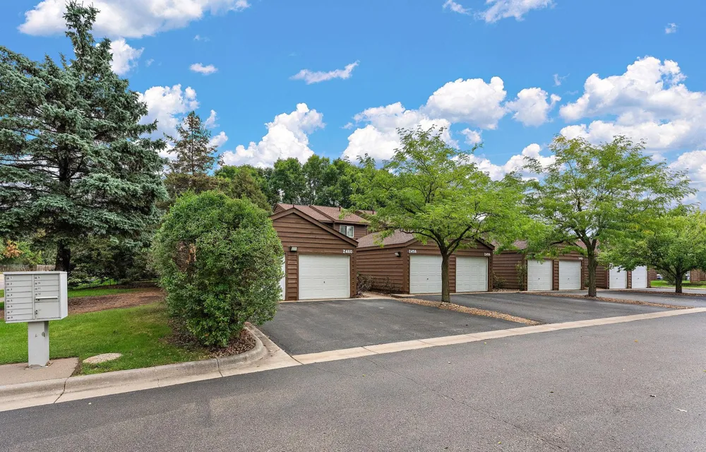 2460 Crestwood Drive North Saint Paul, MN 55109