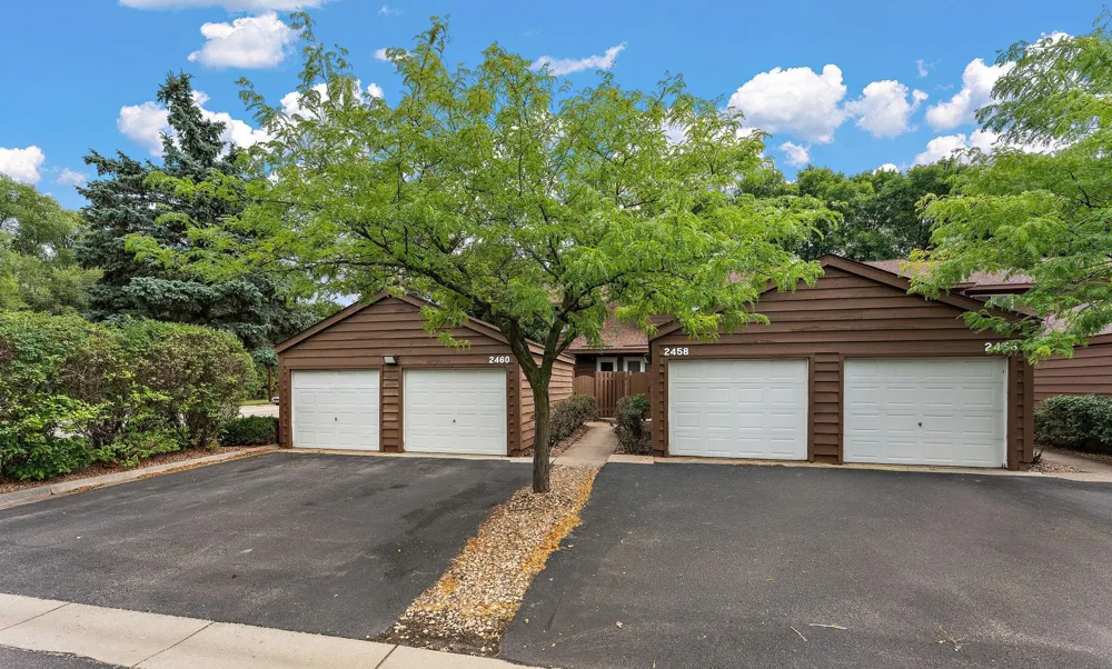 2460 Crestwood Drive North Saint Paul, MN 55109