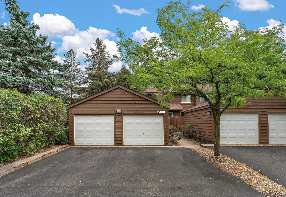 2460 Crestwood Drive North Saint Paul, MN 55109