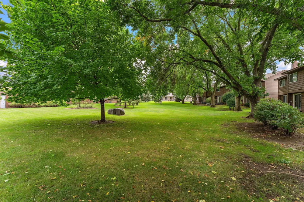 2460 Crestwood Drive North Saint Paul, MN 55109