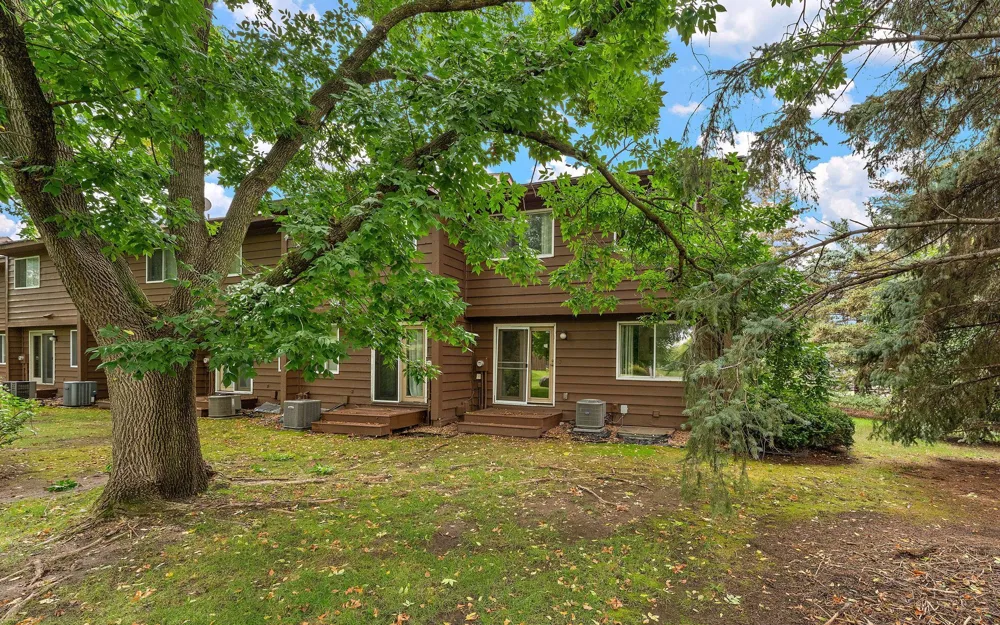 2460 Crestwood Drive North Saint Paul, MN 55109