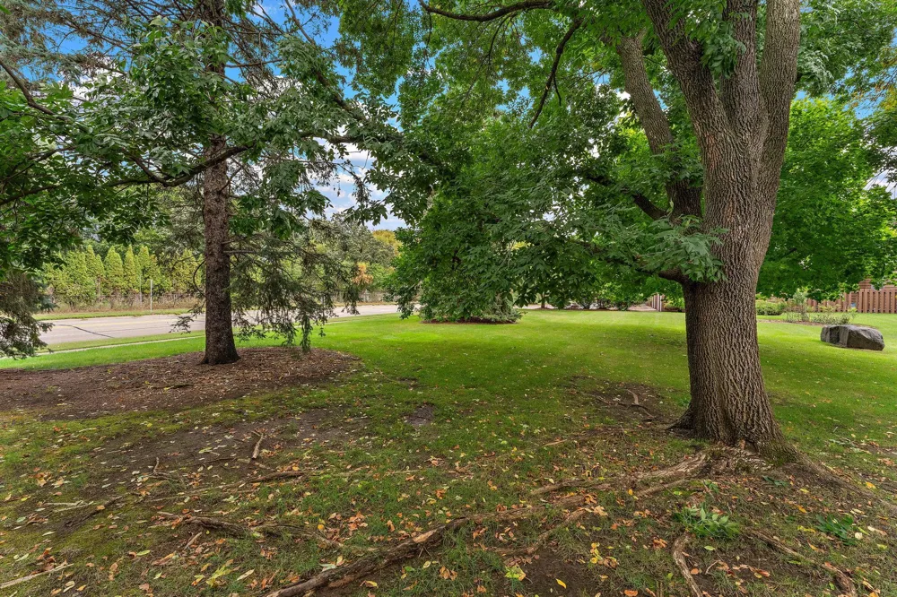 2460 Crestwood Drive North Saint Paul, MN 55109