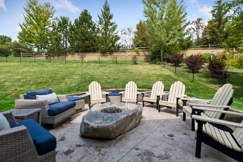 2470 Heron Lane Victoria, MN 55386