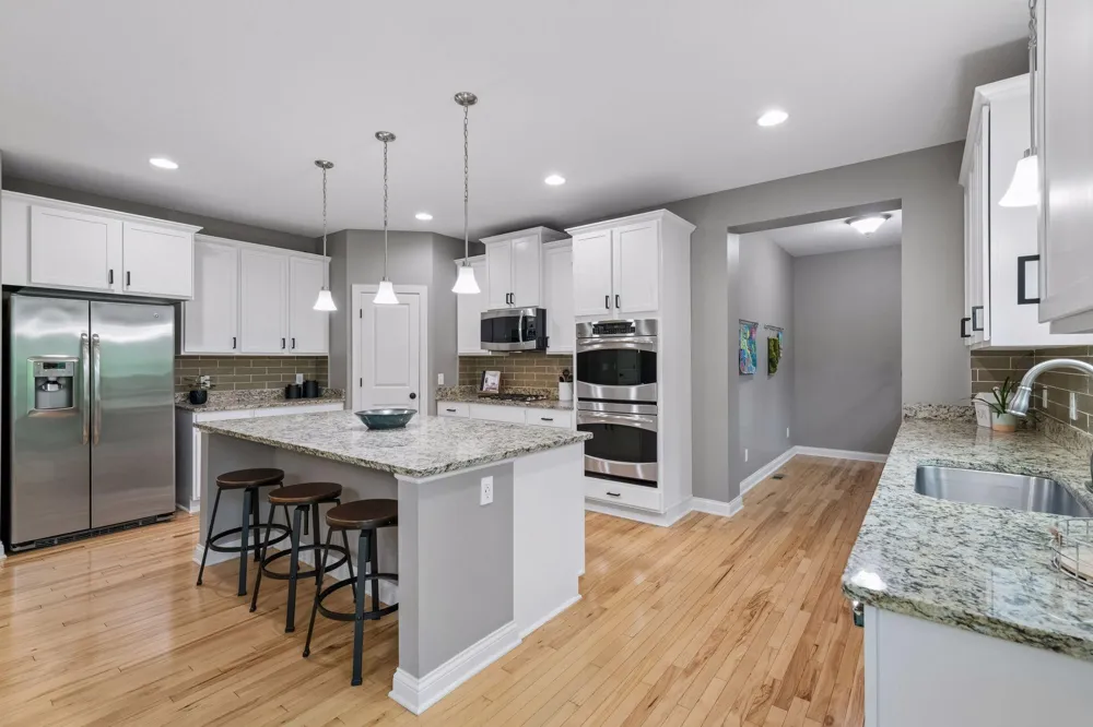 2470 Heron Lane Victoria, MN 55386