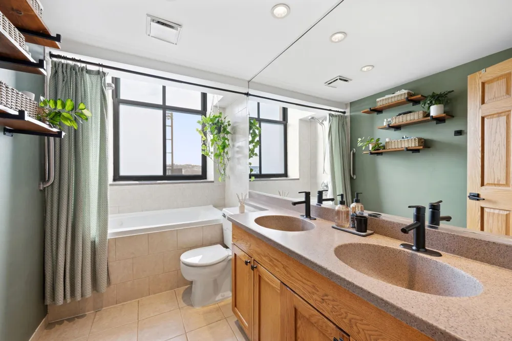 289 5th Street E #305 Saint Paul, MN 55101