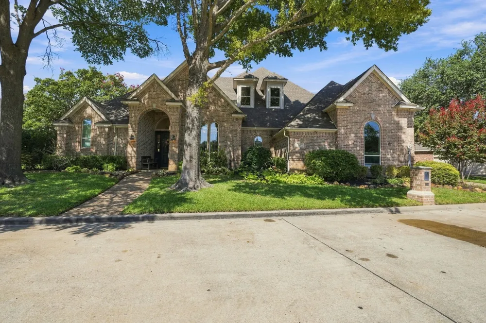 402 Southridge Lakes Parkway Southlake, TX 76092