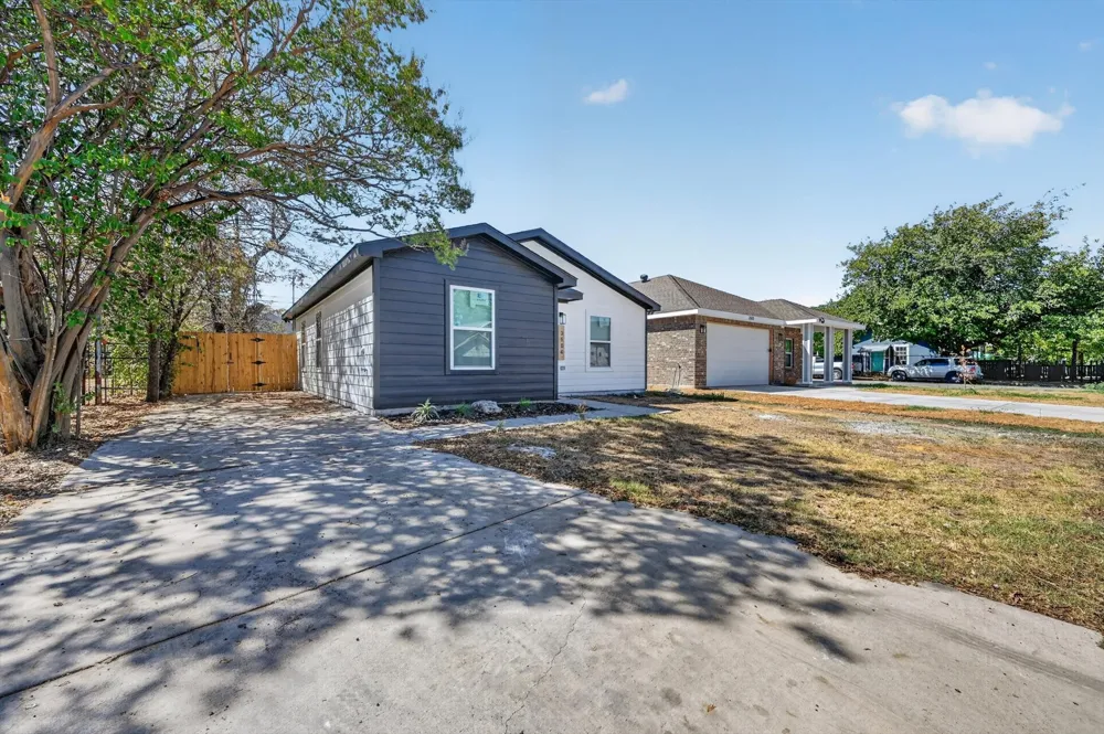 3504 Strong Avenue Fort Worth, TX 76105