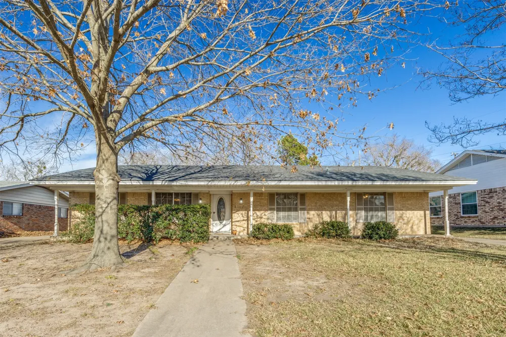 1405 Lakewood Drive Sherman, TX 75092