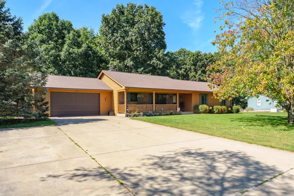 48884 Hickory Lane Mattawan, MI 49071