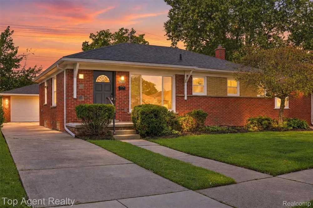 24243 Petersburg Avenue Eastpointe City, MI 48021