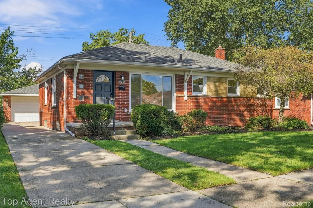 24243 Petersburg Avenue Eastpointe City, MI 48021