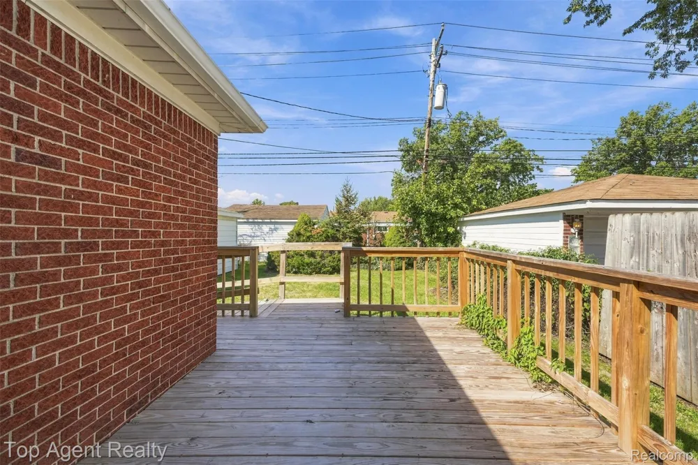 24243 Petersburg Avenue Eastpointe City, MI 48021