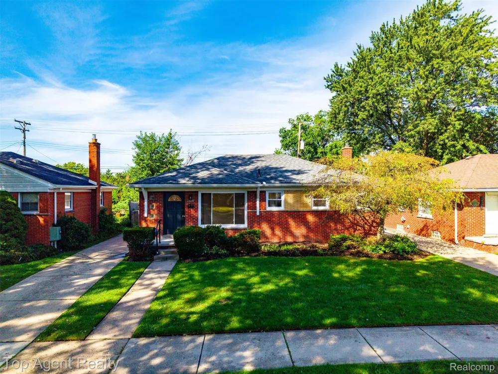 24243 Petersburg Avenue Eastpointe City, MI 48021