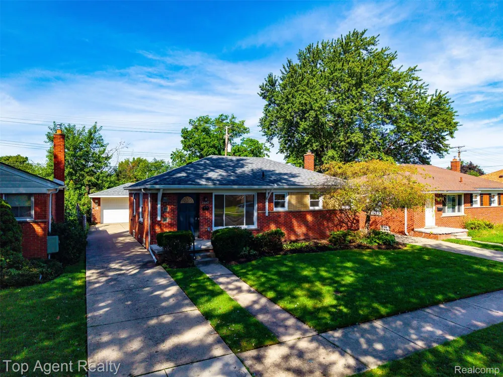 24243 Petersburg Avenue Eastpointe City, MI 48021