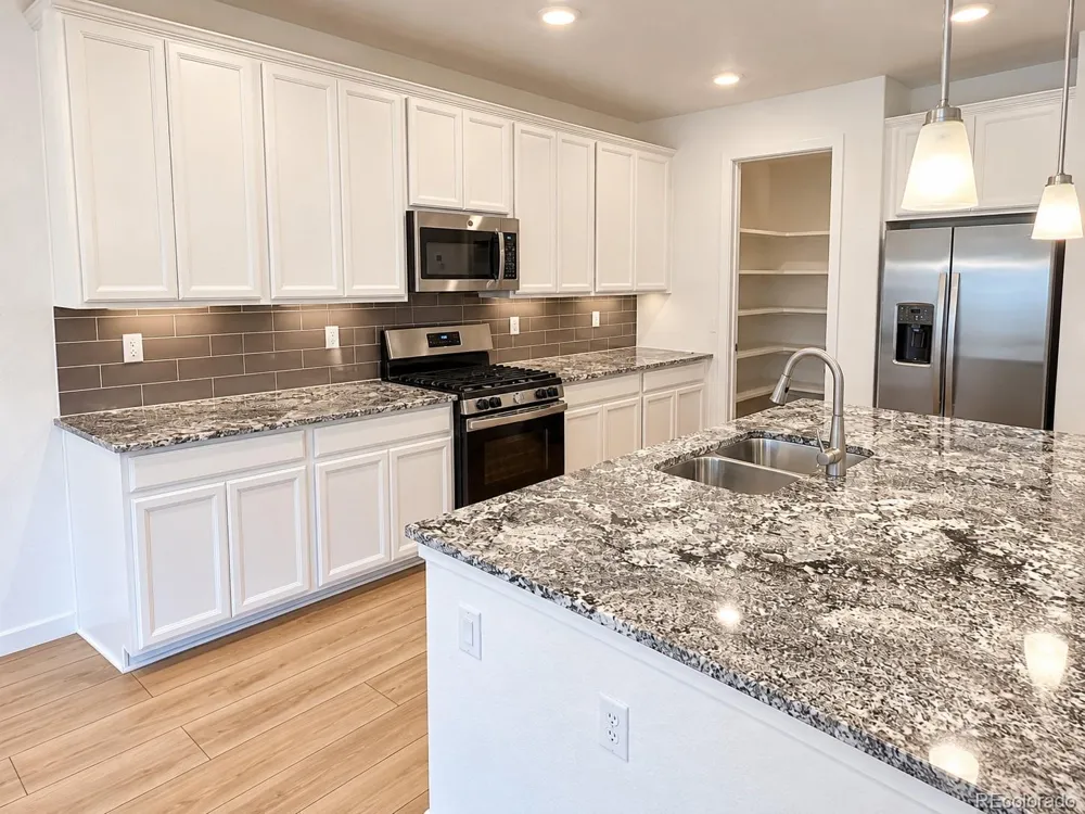 17820 Gallup Street Broomfield, CO 80023