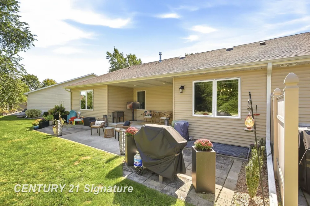 3014 Mackinaw Meadows Drive Saginaw Charter Township, MI 48603