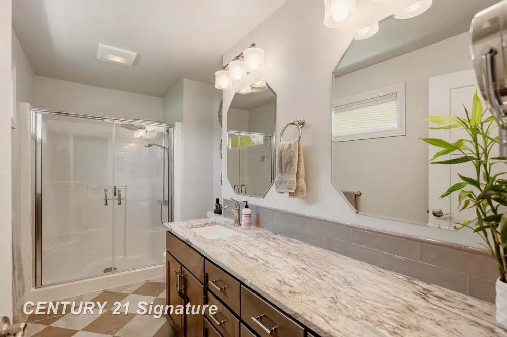 3014 Mackinaw Meadows Drive Saginaw Charter Township, MI 48603