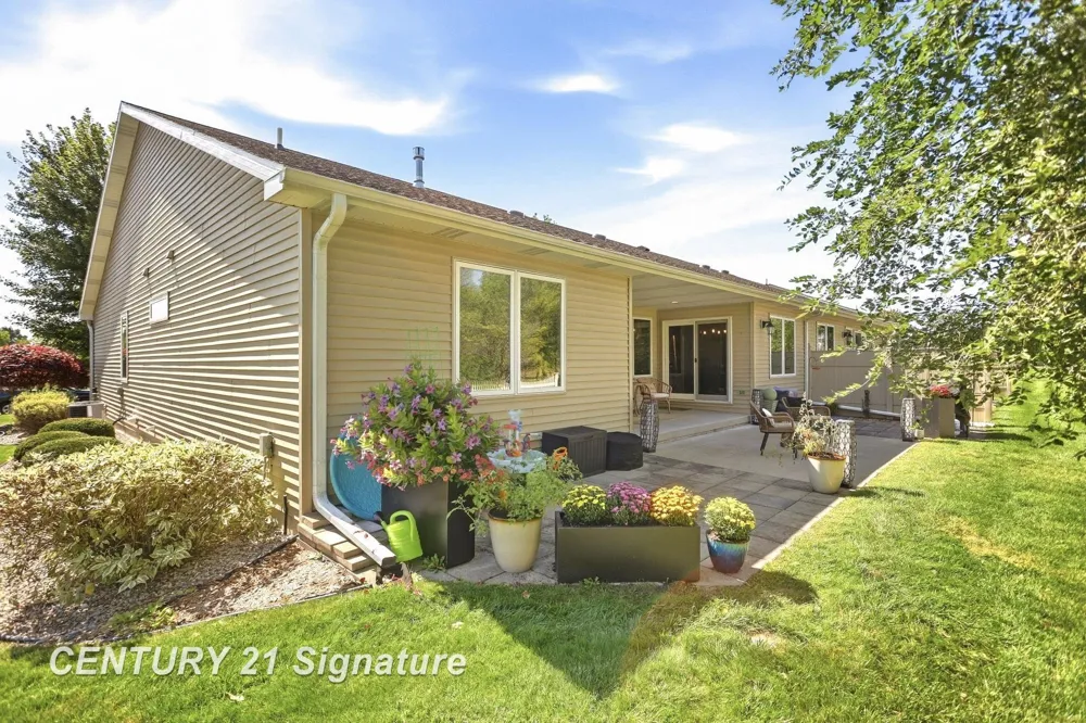 3014 Mackinaw Meadows Drive Saginaw Charter Township, MI 48603
