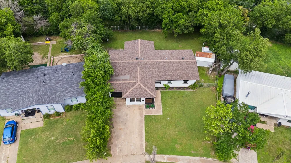 1106 E Strong Parkway Grand Prairie, TX 75050