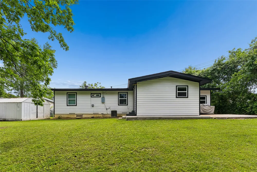 1106 E Strong Parkway Grand Prairie, TX 75050