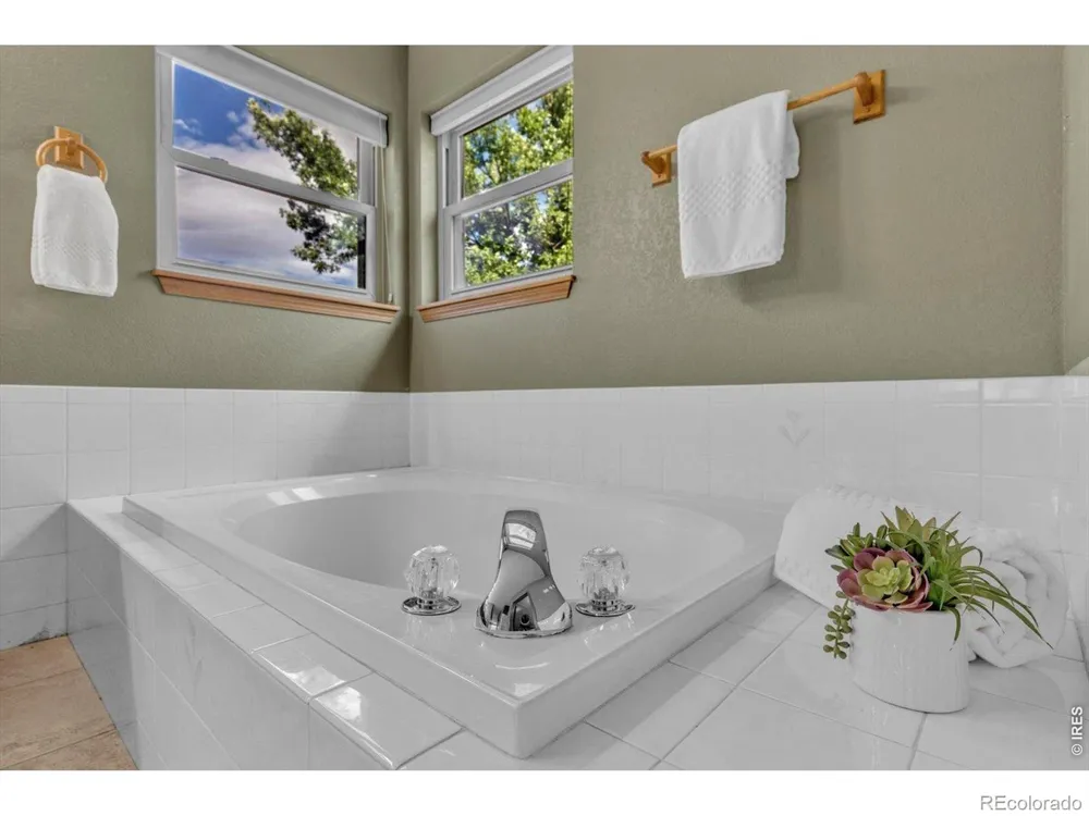 2924 Lake Park Way Longmont, CO 80503
