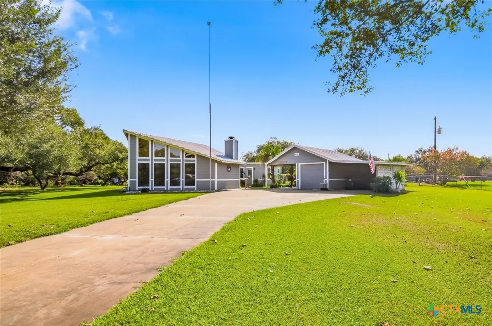 513 Lakeshore Drive Victoria, TX 77905