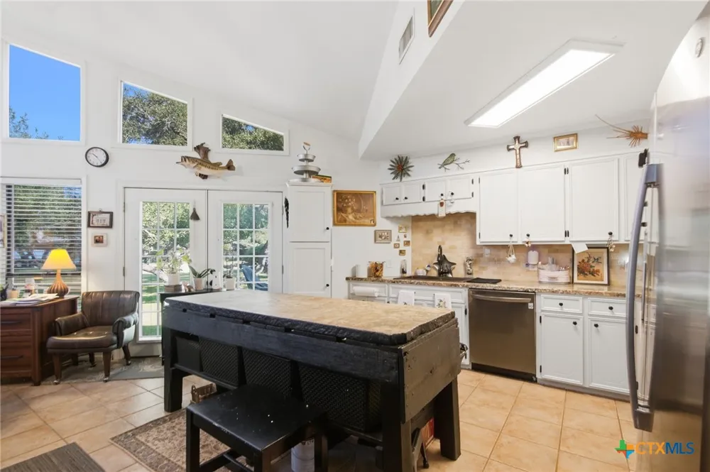 513 Lakeshore Drive Victoria, TX 77905