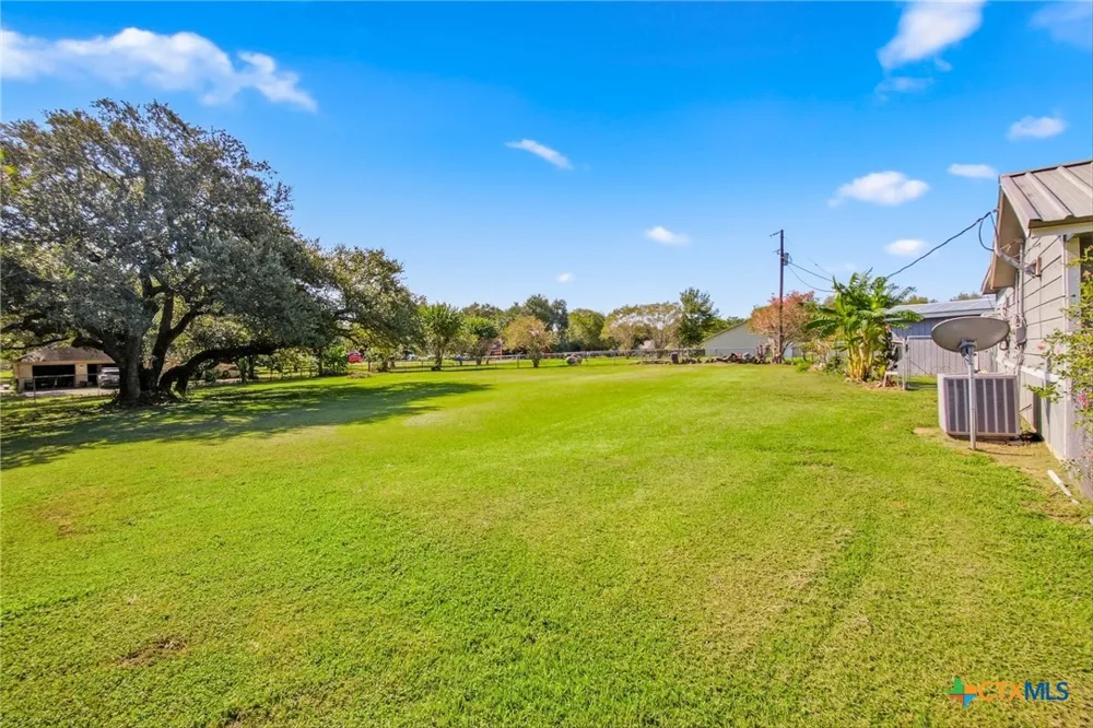 513 Lakeshore Drive Victoria, TX 77905