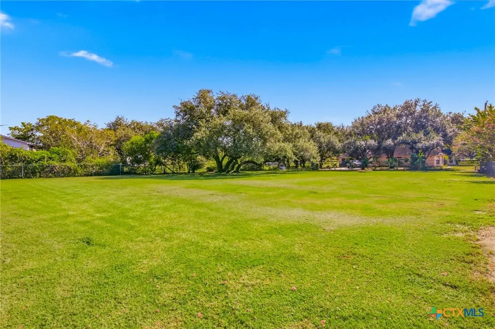 513 Lakeshore Drive Victoria, TX 77905