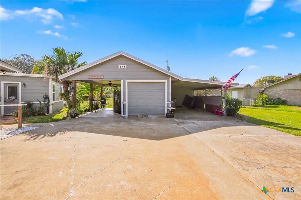 513 Lakeshore Drive Victoria, TX 77905