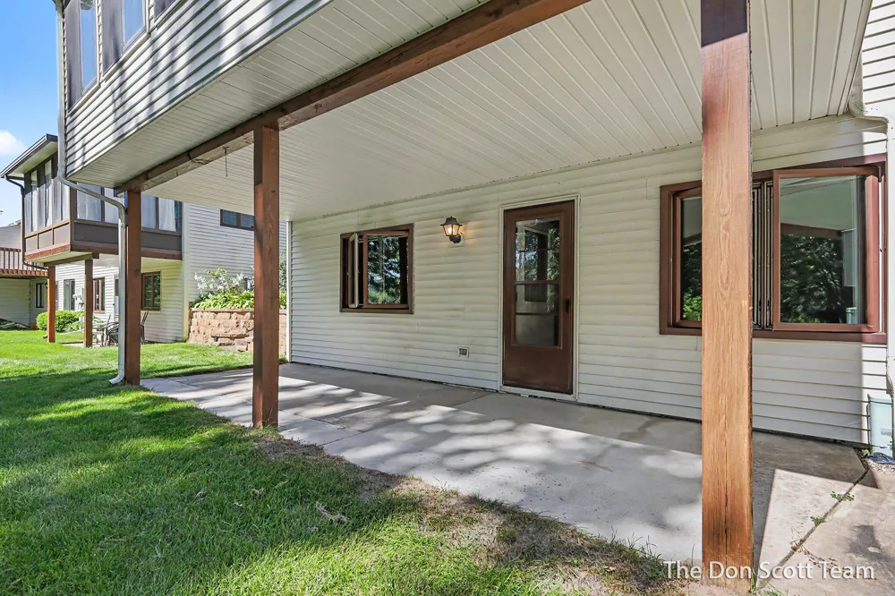 1134 Amberwood West Drive SW Byron Center, MI 49315
