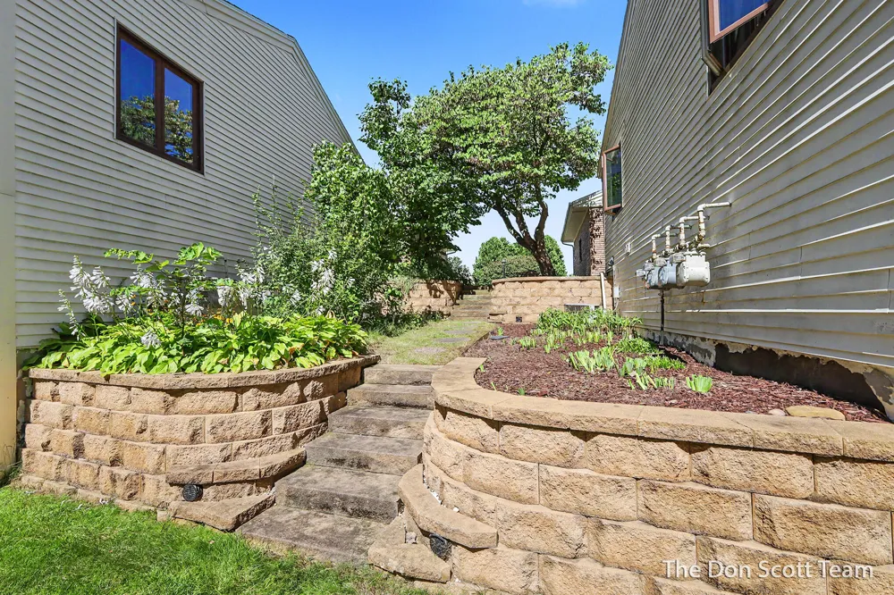 1134 Amberwood West Drive SW Byron Center, MI 49315