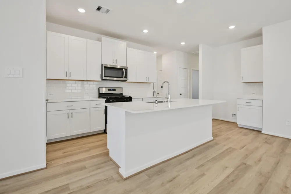 2402 Pioneer Landing Lane Crosby, TX 77532