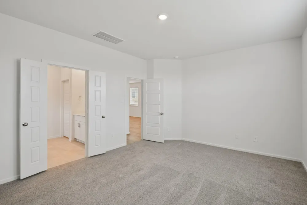 2402 Pioneer Landing Lane Crosby, TX 77532