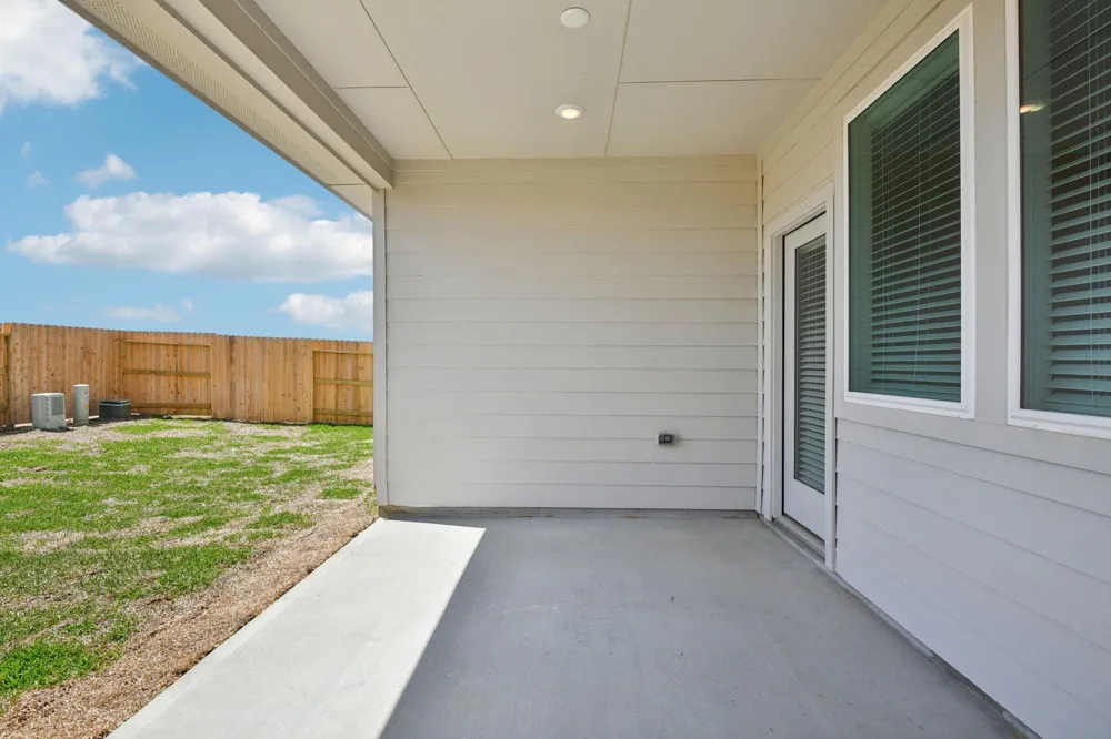 2402 Pioneer Landing Lane Crosby, TX 77532