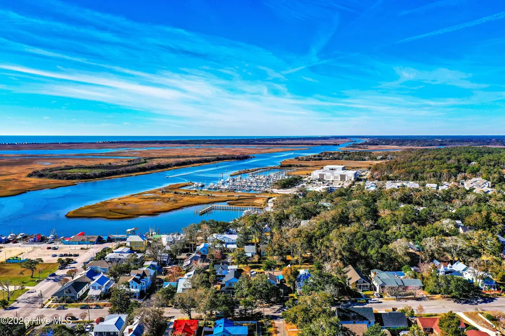 5227 Shipmast Way Southport, NC 28461