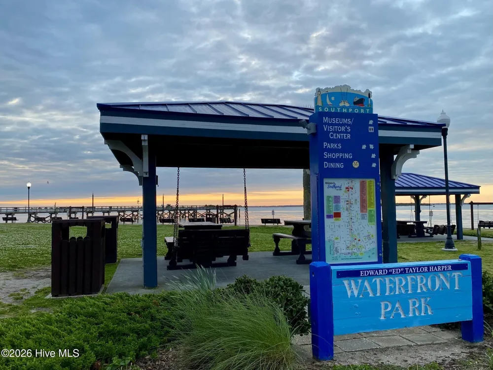 5227 Shipmast Way Southport, NC 28461
