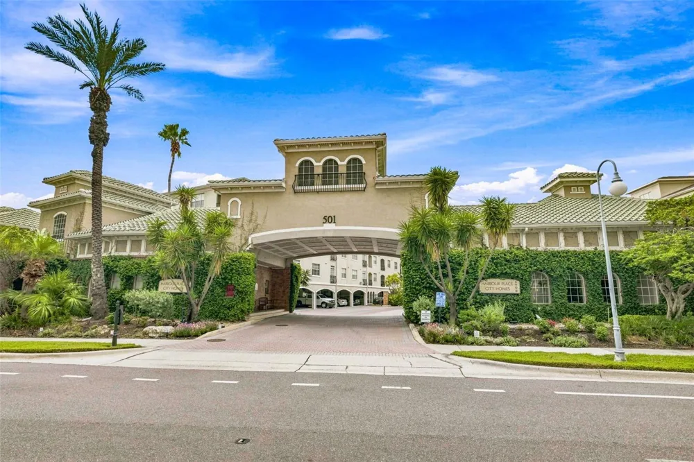 501 KNIGHTS RUN AVENUE #2202 Tampa, FL 33602