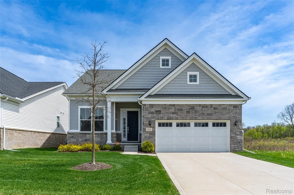 5545 Helmsdale Boulevard West Bloomfield Charter Township, MI 48322