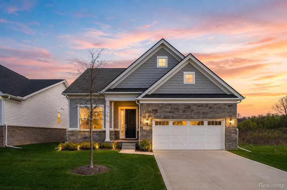 5545 Helmsdale Boulevard West Bloomfield Charter Township, MI 48322