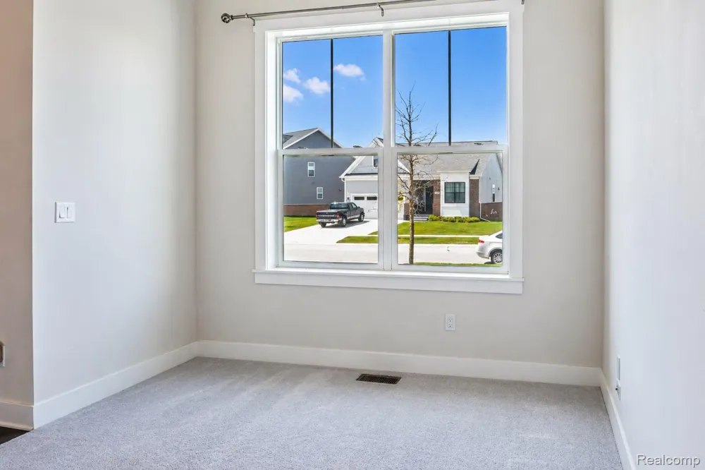 5545 Helmsdale Boulevard West Bloomfield Charter Township, MI 48322