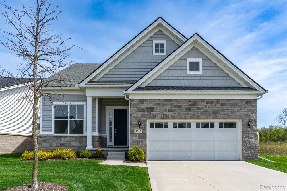 5545 Helmsdale Boulevard West Bloomfield Charter Township, MI 48322