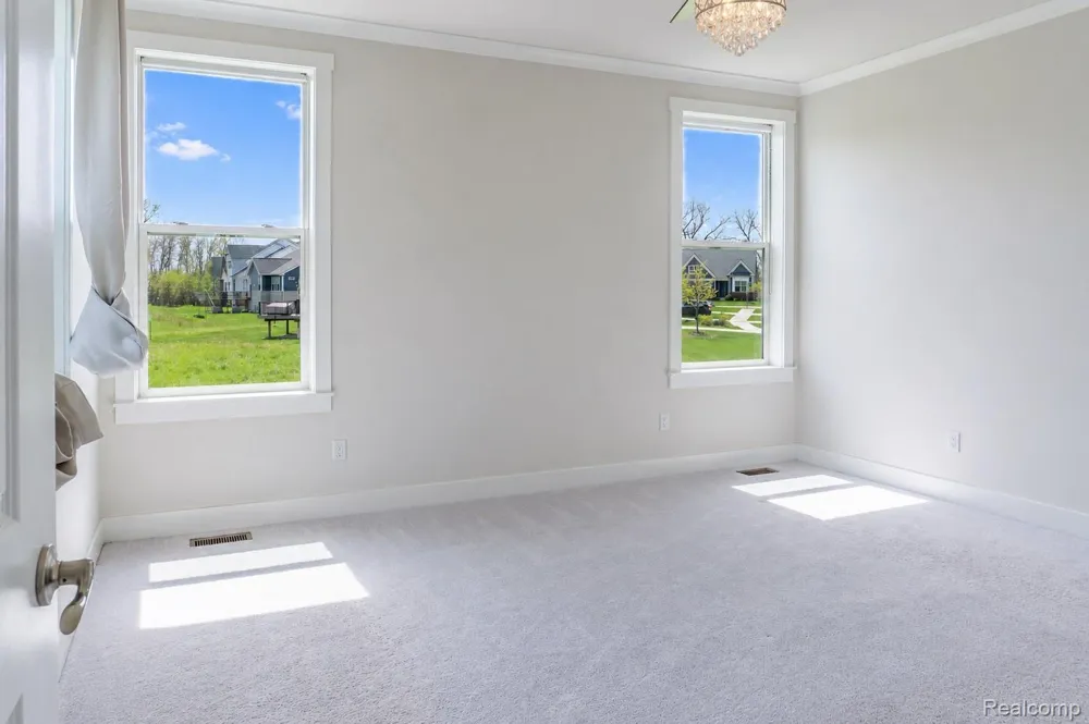 5545 Helmsdale Boulevard West Bloomfield Charter Township, MI 48322