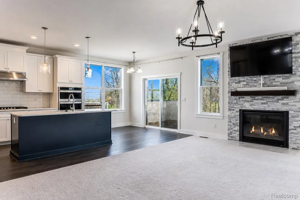 5545 Helmsdale Boulevard West Bloomfield Charter Township, MI 48322
