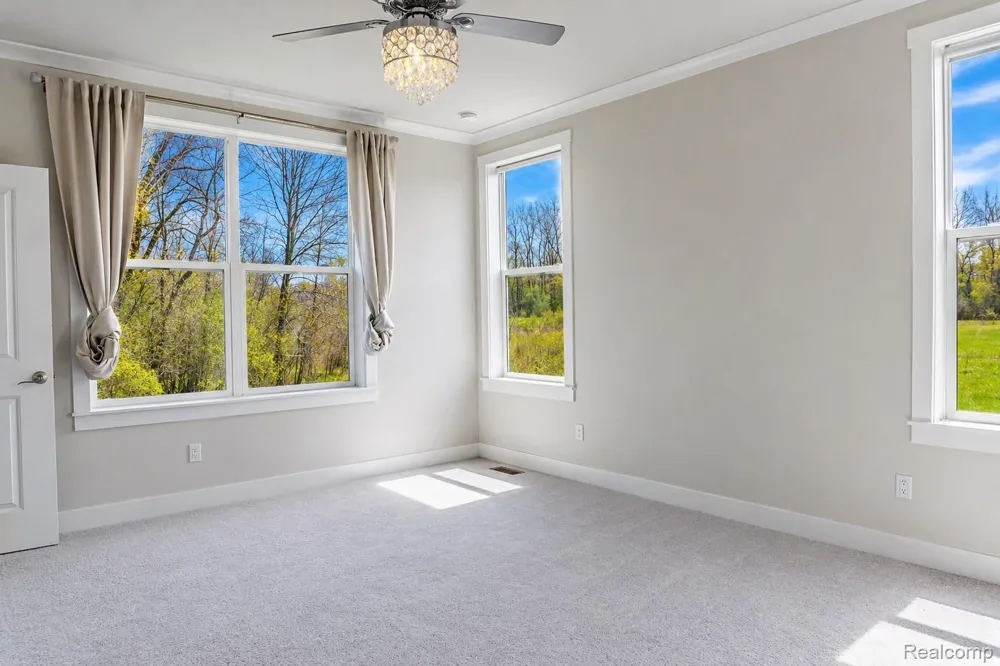 5545 Helmsdale Boulevard West Bloomfield Charter Township, MI 48322