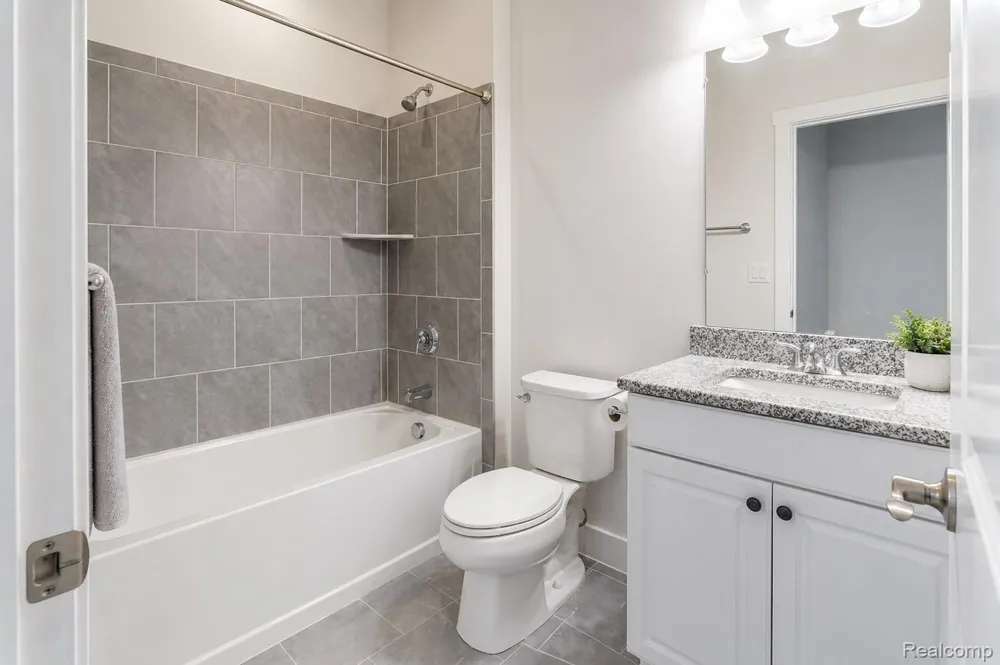 5545 Helmsdale Boulevard West Bloomfield Charter Township, MI 48322