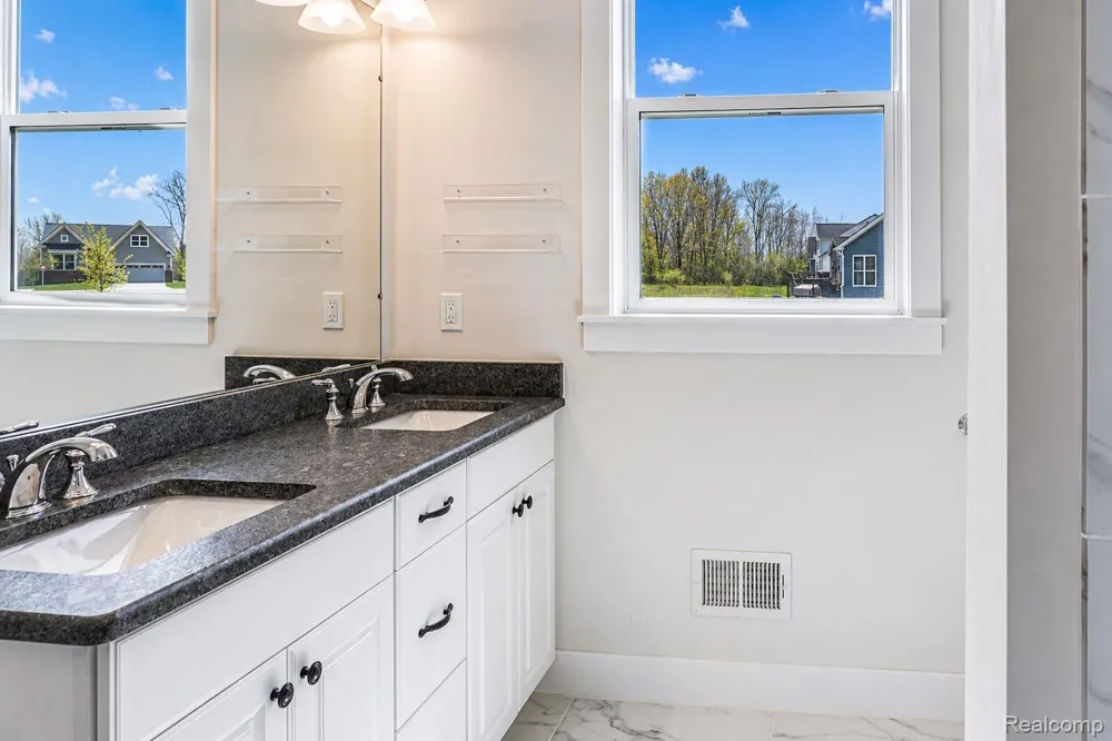 5545 Helmsdale Boulevard West Bloomfield Charter Township, MI 48322